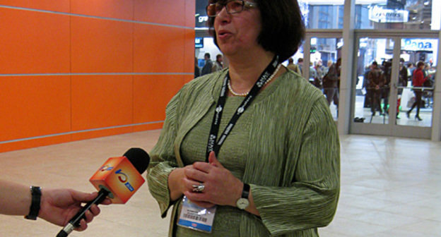 Манана Асламазян в ВВЦ после вручения премии ТЭФИ. Москва, 17 ноября 2010 года. Фото "Кавказского узла" 