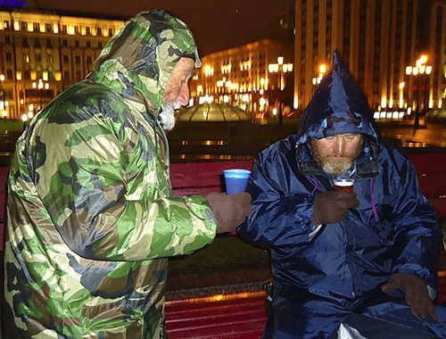 Участники голодовки на Манежной площади с требованием защиты политических прав балкарского народа. Москва, октябрь 2010 года. Фото: http://auaz.livejournal.com