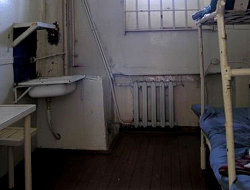 Тюремная камера. Фото с сайта http://izkolonii.ru