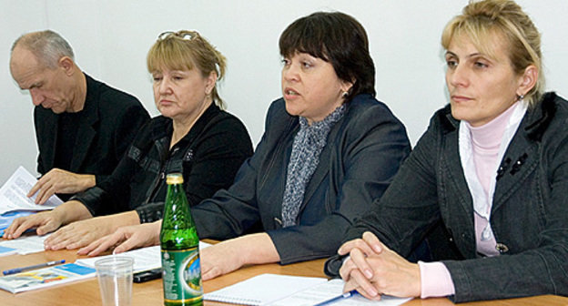 Организаторы межрегионального общественного движения "Все равны перед законом и судом" слева направо: Евгений Мельгунов, Татьяна Галицынская, Галина Коновалова и Ирина Колесникова на пресс-конференции в Краснодаре. 3 декабря 2010 года. Фото "Кавказского узла"