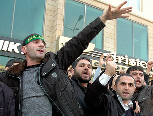 Участники митинга протеста у здания Министерства образования Азербайджана. Баку, 10 декабря 2010 года. Турхан Каримов для "Кавказского узла"