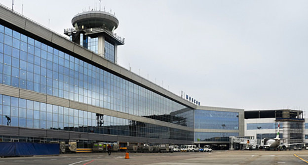 Пассажирский терминал аэропорта Домодедово со стороны летного поля. Фото с сайта http://ru.wikipedia.org