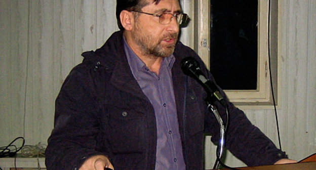 Аббас Кебедов выступает на конференции в Махачкале 11 декабря 2010 года. Фото "Кавказского узла"