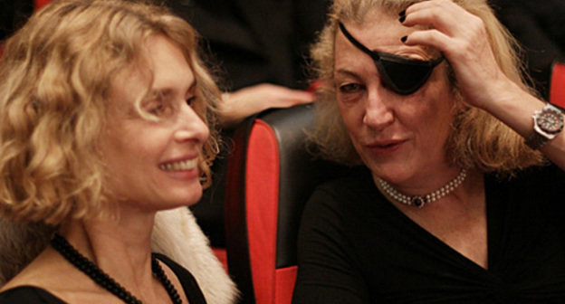 Мариам Д`Або (слева) и Мари Колвин на открытии 11-го международного кинофестиваля европейского кино "Прометей" в Тбилиси. Фото с сайта www.tbilisifilmfestival.ge