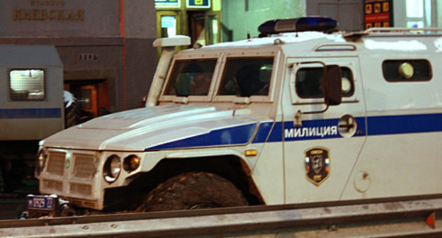 У входа в торговый центр "Европейский". Москва, 15 декабря 2010 года. Фото "Кавказского узла"