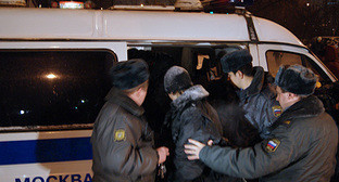 Задержание участников акции возле телецентра Останкино в Москве, 18 декабря 2010 года. Фото "Кавказского узла" Задержание участников акции возле телецентра Останкино в Москве, 18 декабря 2010 года. Фото "Кавказского узла"