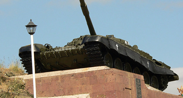 "Памятник освобождению Шуши" у въезда в город, Нагорный Карабах. Фото с сайта http://ru.wikipedia.org