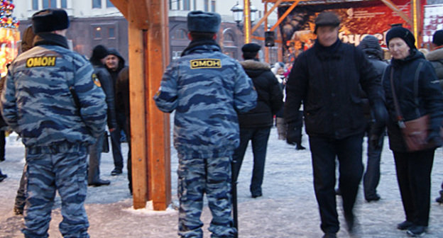 Сотрудники правоохранительных органов на Манежной площади в Москве, 25 декабря 2010 года. Фото "Кавказского узла"