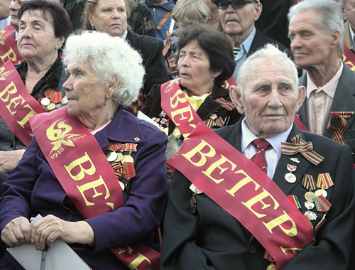 Ветераны на торжественной церемонии открытия дома в поселке Лазаревское в мае 2010 года. Фото "Кавказского узла"