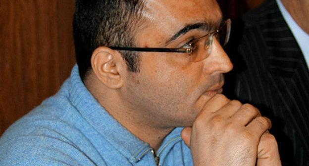 Эйнулла Фатуллаев в Гарадагском районном суде Баку, 28 апреля 2010 года. Турхан Каримов для "Кавказского узла"