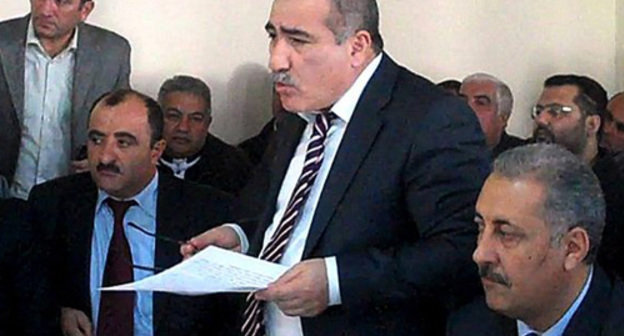 Панах Гусейн выступает на втором форуме бывших кандидатов в депутаты, не согласных с результатами парламентских выборов, 14 декабря 2010 года. Фото: www.azadliq.org