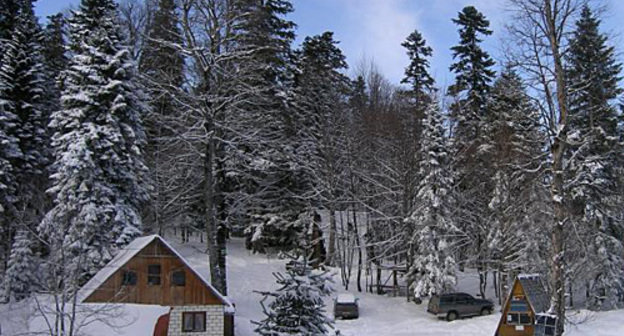 На территории турбазы "Нежная поляна", Адыгея. Фото с сайта www.tourportal.info