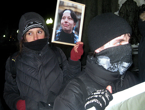 Участники акции памяти Маркелова и Бабуровой на Чистопрудном бульваре в Москве 19 января 2010 года. Фото "Кавказского узла"