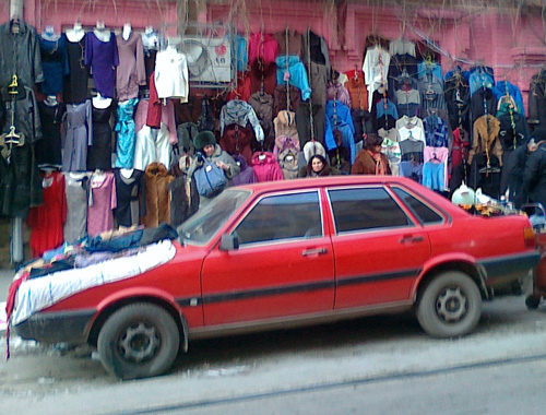 Торговцы около Соборной площади, Ростов-на-Дону, 14 января 2011 года. Фото "Кавказского узла"