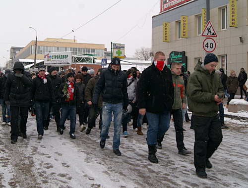Колонна участников акции памяти Егора Свиридова движется по направлению к Кронштадтскому бульвару. Москва, 15 января 2011 года. Фото "Кавказского узла"