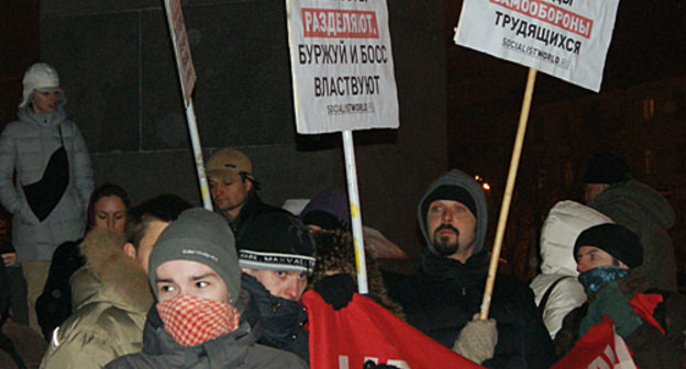 Участники акции памяти Маркелова и Бабуровой у Никитских ворот в Москве, 19 января 2011 года. Фото "Кавказского узла"