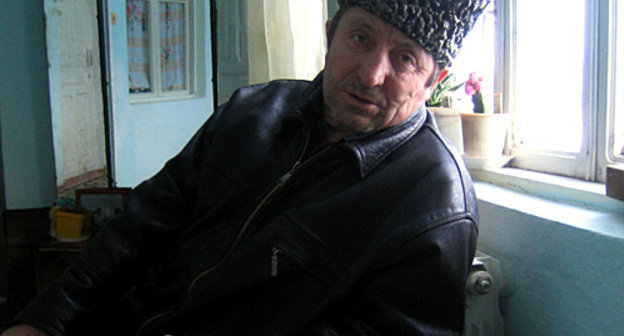 Социальный педагог Хутрахской средней школы Цунтинского района Дагестана Али Абусупьянов, 19 января 2011 года. Фото "Кавказского узла"