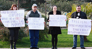 Участники акции протеста против нарушений прав граждан, Сочи, 22 января 2011 года. Фото "Кавказского узла"