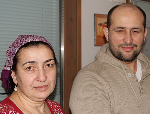 Малик и Хадижат Гатаевы, Финляндия, декабрь 2010. Фото "Кавказского узла"