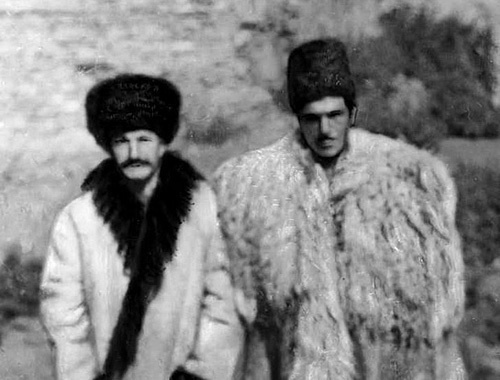 Дидойцы в национальной одежде. Фото с сайта www.etnolog.ru