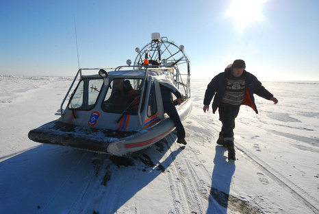 Спецтехника МЧС в зимний период -- судно на воздушной подушке.  Фото:  59.mchs.gov.ru
