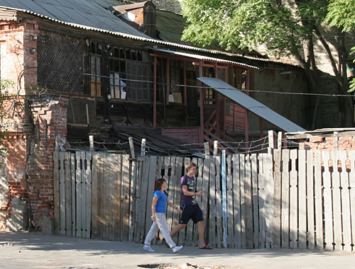 Дом, в котором находится квартира Олега Теплищева, Астрахань, август 2010 года. Фото "Кавказского узла"