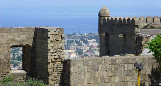 Вид на Дербент со стен крепости Нарын-Кала. 2007 г. Фото: allie/www.flickr.com