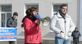  Участники митинга «За честные выборы!» В городе Ипатово Ставропольского края. 19 февраля 2011 г. Фото "Кавказского узла".