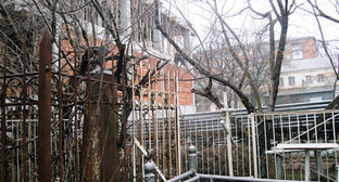 Строительство жилого дома возле старого русского кладбища в Махачкале. 24 февраля 2011 г. Фото "Кавказского узла".