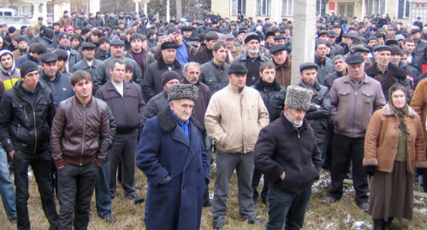 Жители Каякентского района Дагестана на митинге  в селе Новокаякент 4 марта 2011 г. Фото "Кавказского узла".