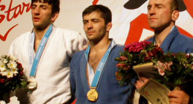 Руслан Кишмахов (в центре)  -  победитель чемпионата Европы по дзюдо в Белграде, апрель 2007 года.  Фото: Иван Денисов, www.newsinfo.ru. 