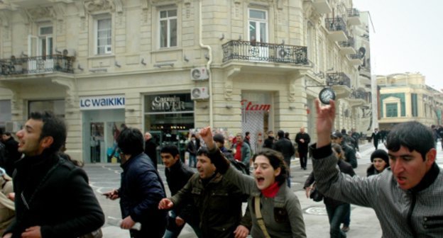  Молодежная акция  "Великий народный день" в центре Баку, на улице Низами. 11 марта 2011 г. Фото "Кавказского узла". 