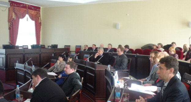 Депутаты Шахтинской городской Думы принимают постановление о назначении на 15 мая 2011 года досрочных выборов мэра города. Ростовская область, г. Шахты, 22 февраля 2011 г. Фото: Информационный портал города Шахты www.шахты.su
