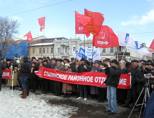 Участники митинга протеста против роста цен на площади Ленина во Владикавказе. 12 марта 2011 г. Фото "Кавказского узла".