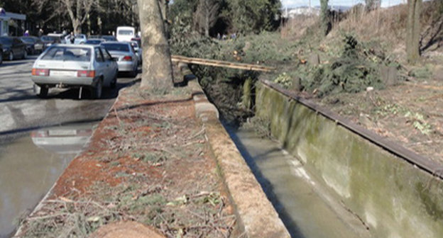 Вид улицы Чайковского в Сочи после начала строительства олимпийского объекта. 27 февраля 2011 г. Фото "Кавказского узла"