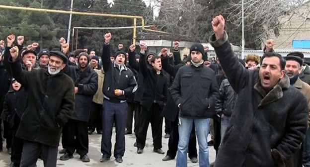 Митинг жителей поселка Нардаран 9 марта 2011 г. Фото: Радио Азадлыг, RFE/RL