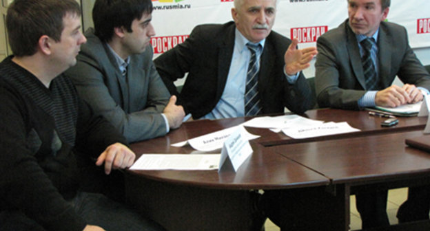 Деньга Халидов, вице-президент Академии геополитических наук, выступает на подписании соглашения молодежных организаций в Ростове-на-Дону 17 марта 2011 г. Фото "Кавказского узла"
