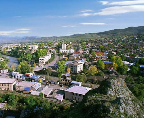 Панорама города Ахалцха (Ахалцихе), административного центра края Самцхе-Джавахети на юге Грузии. Фото: Tatia Gogoladze, www.world66.com/europe/georgia/alkhatsikhe
