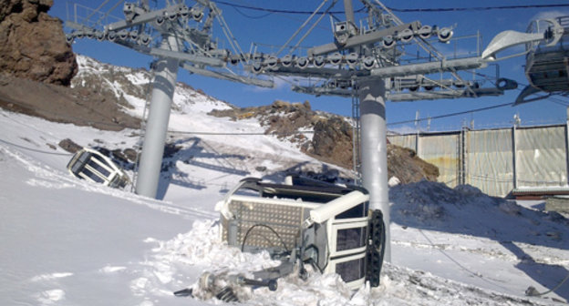 Результат взрыва на канатной дороге "Азау-Старый Кругозор" на горе Эльбрус в феврале 2011 г. Фото "Кавказского узла"