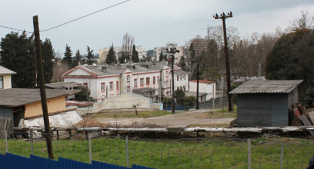 Часть улицы Войкова в Сочи, Краснодарский край. Март 2011 г. Фото: Блог им. svobodanaroda, www.privetsochi.ru