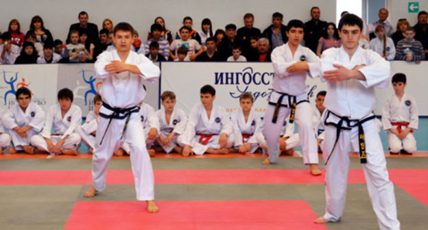 Выступление юных мастеров тхэквон-до в соревнованиях на «Кубок Кавказа». Ставропольский край, г. Кисловодск, 26 марта 2011 г. Фото: Алексей Гордиенко, г. Кисловодск.