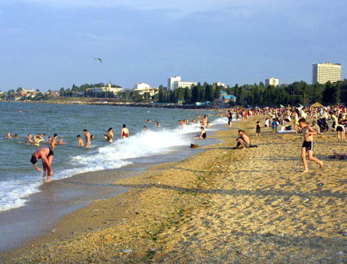 Городской пляж в Махачкале, Дагестан. Фото "Кавказского узла"