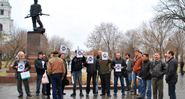 Сход граждан в рамках акции "Стратегия-31", Астрахань, 31 марта 2011 г. Фото: Сергей Кожанов для "Кавказского узла"