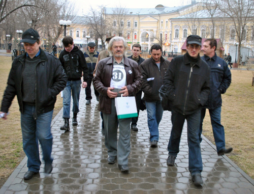Участники митинга в рамках акции "Стратегия-31", Астрахань, 31 марта 2011 года. Фото: Сергей Кожанов для "Кавказского узла"