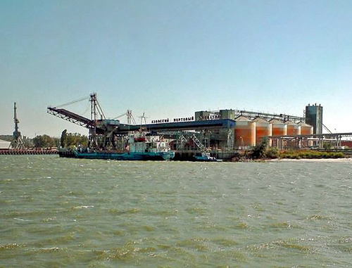 Река Дон, Азовский морской порт. Сентябрь 2010 г. Фото: www.azov.info