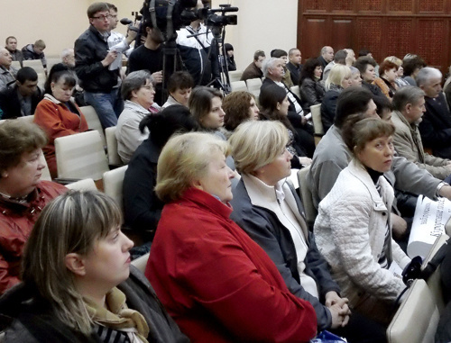 Участники общественных слушаний, жители посёлка Кудепста. Сочи, 6 апреля 2011 г. Фото «Кавказского узла»