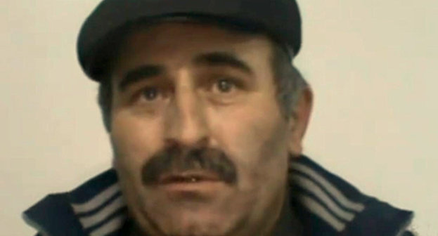 Мусалдибир Магомедов, отец Магомеда и Шамиля Магомедовых. Астрахань, 6 апреля 2011 г. Кадр из видеообращения к председателю Следственного комитета России Александру Бастрыкину.
