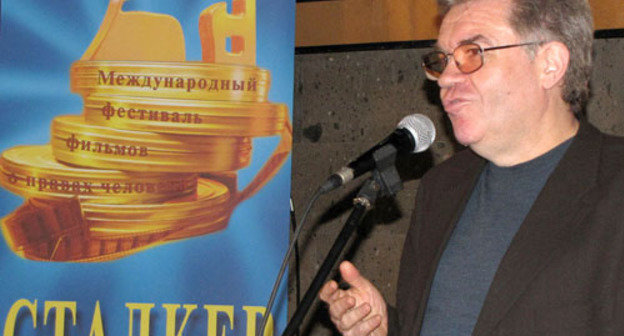 Генеральный продюсер кинофестиваля "Сталкер", директор Московского Домжура Игорь Степанов выступает на церемония открытия в Донской государственной публичной библиотеке.
Ростов-на-Дону, 7 апреля 2011 г.