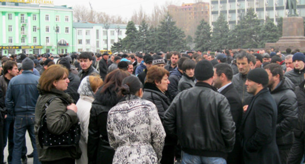 Митинг работников газовой службы и представителей кумыкских общин 6 апреля 2011 г. на на центральной площади Махачкалы. Фото "Кавказского узла"
