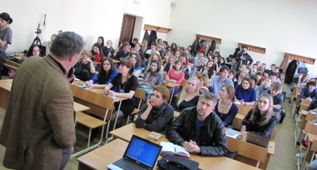 Торжественное открытие международного молодежного учебно-практического форума "Медиаполигон-2011" на факультете филологии и журналистики Южного федерального университета. Ростов-на-Дону, 18 апреля 2011 г. Фото "Кавказского узла" 